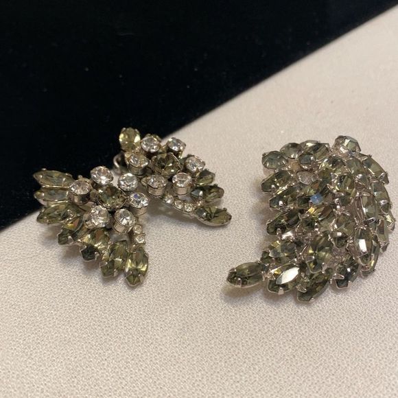 Vintage Weiss Rhinestone Brooch And Earrings Set - Picture 3 of 14